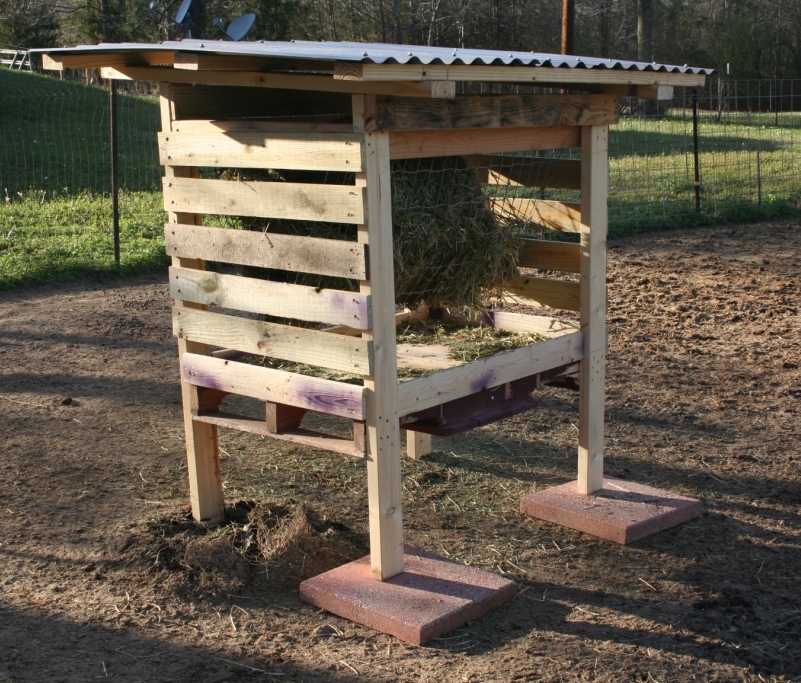 Hay feeder 2.JPG